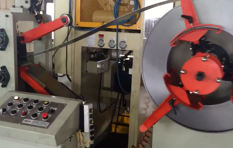 Decoiler & Straightener Feeder 03